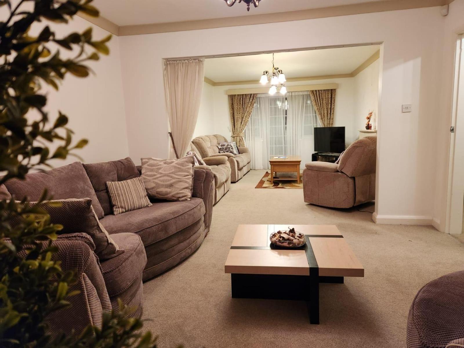 D Elmdon Homestay Shared 4 Bedrooms Бирмингем Экстерьер фото