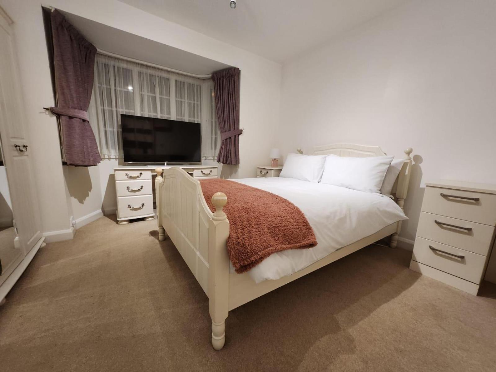 D Elmdon Homestay Shared 4 Bedrooms Бирмингем Экстерьер фото