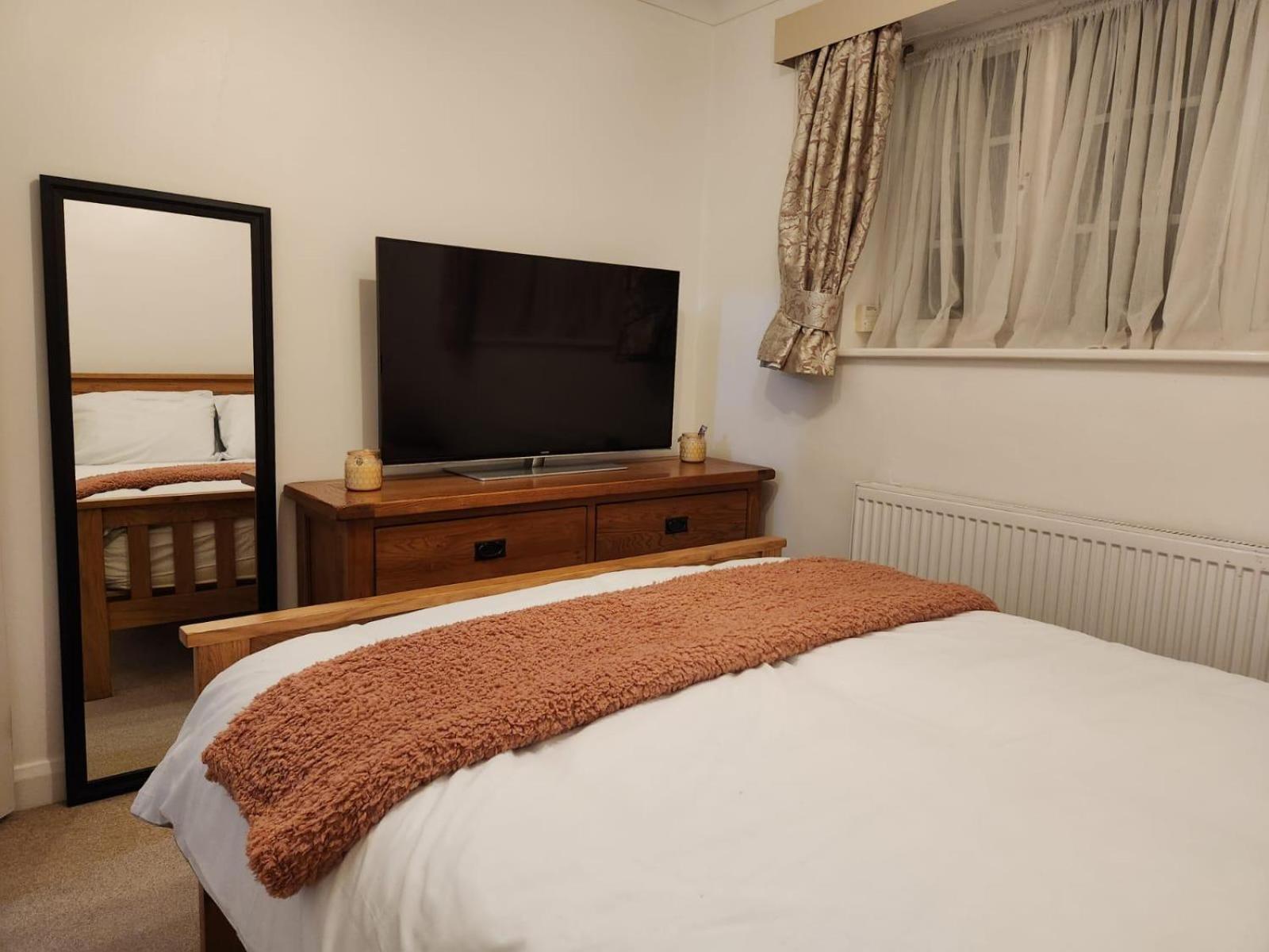 D Elmdon Homestay Shared 4 Bedrooms Бирмингем Экстерьер фото