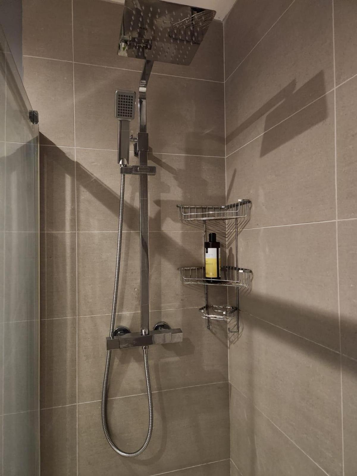 D Elmdon Homestay Shared 4 Bedrooms Бирмингем Экстерьер фото