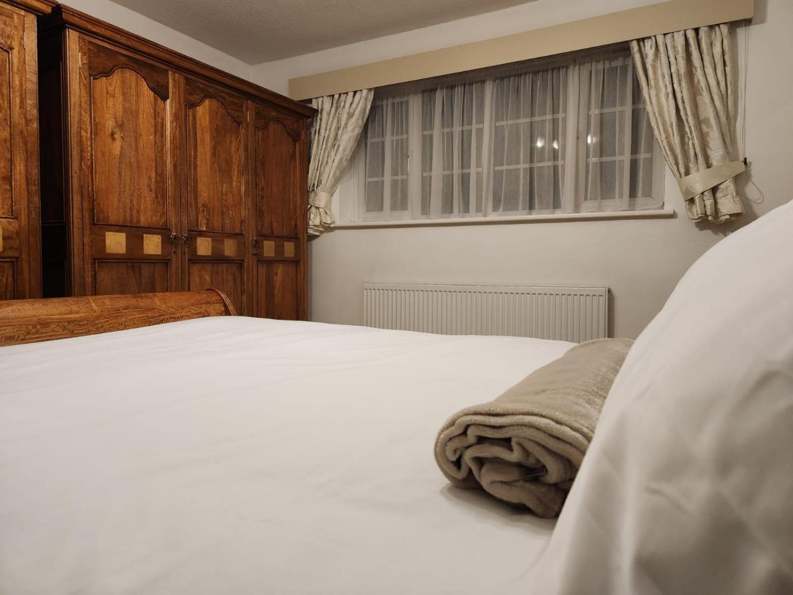 D Elmdon Homestay Shared 4 Bedrooms Бирмингем Экстерьер фото