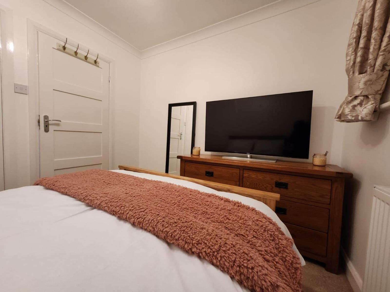 D Elmdon Homestay Shared 4 Bedrooms Бирмингем Экстерьер фото