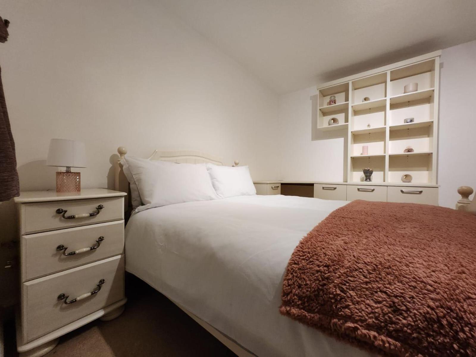 D Elmdon Homestay Shared 4 Bedrooms Бирмингем Экстерьер фото