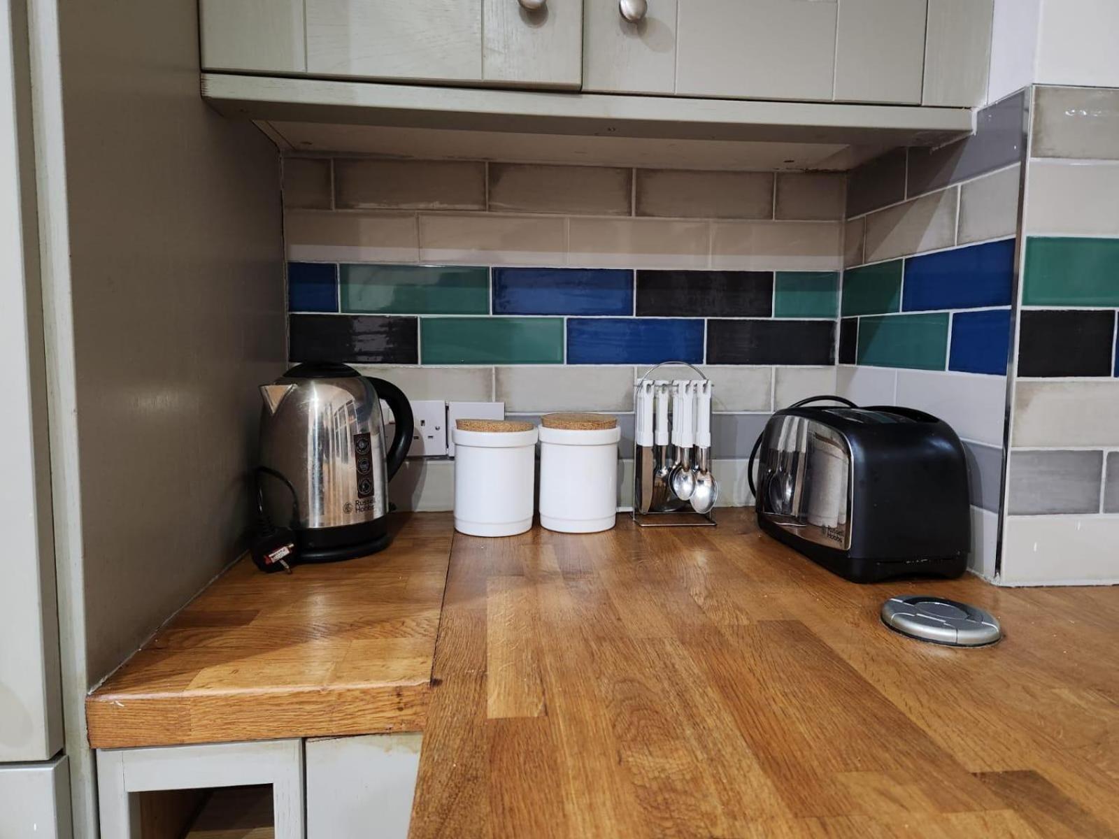D Elmdon Homestay Shared 4 Bedrooms Бирмингем Экстерьер фото