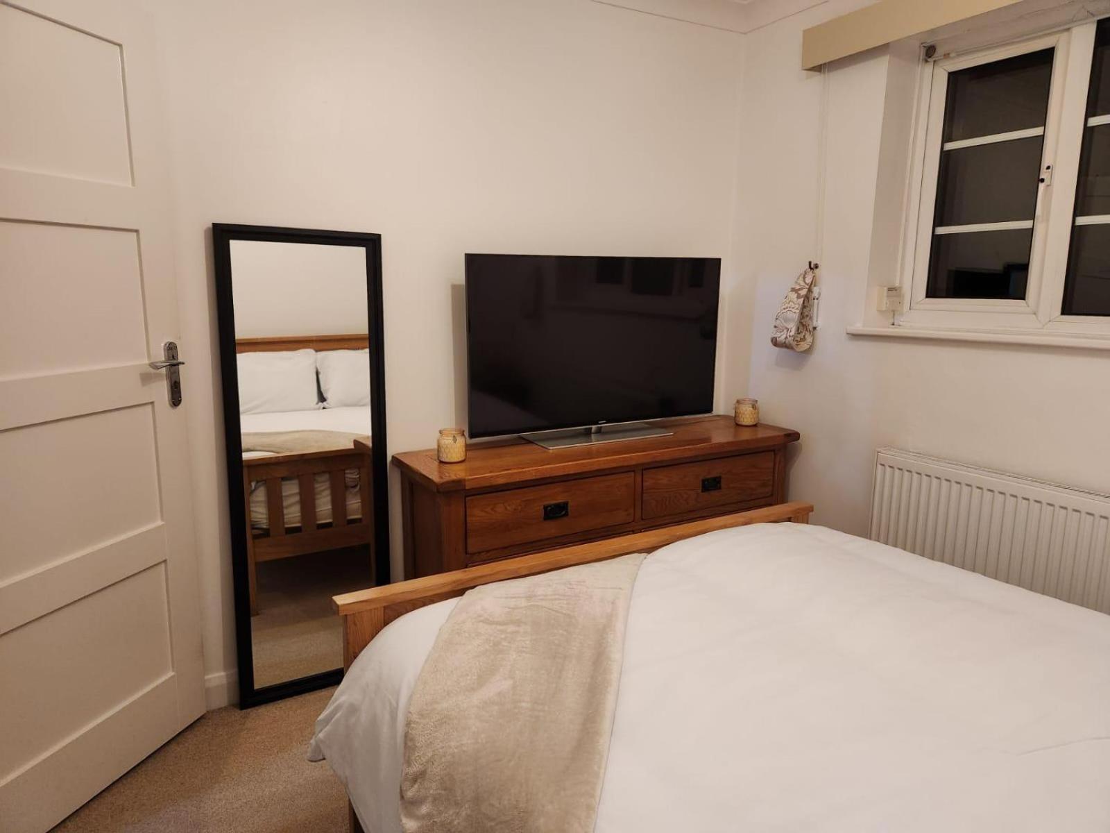 D Elmdon Homestay Shared 4 Bedrooms Бирмингем Экстерьер фото