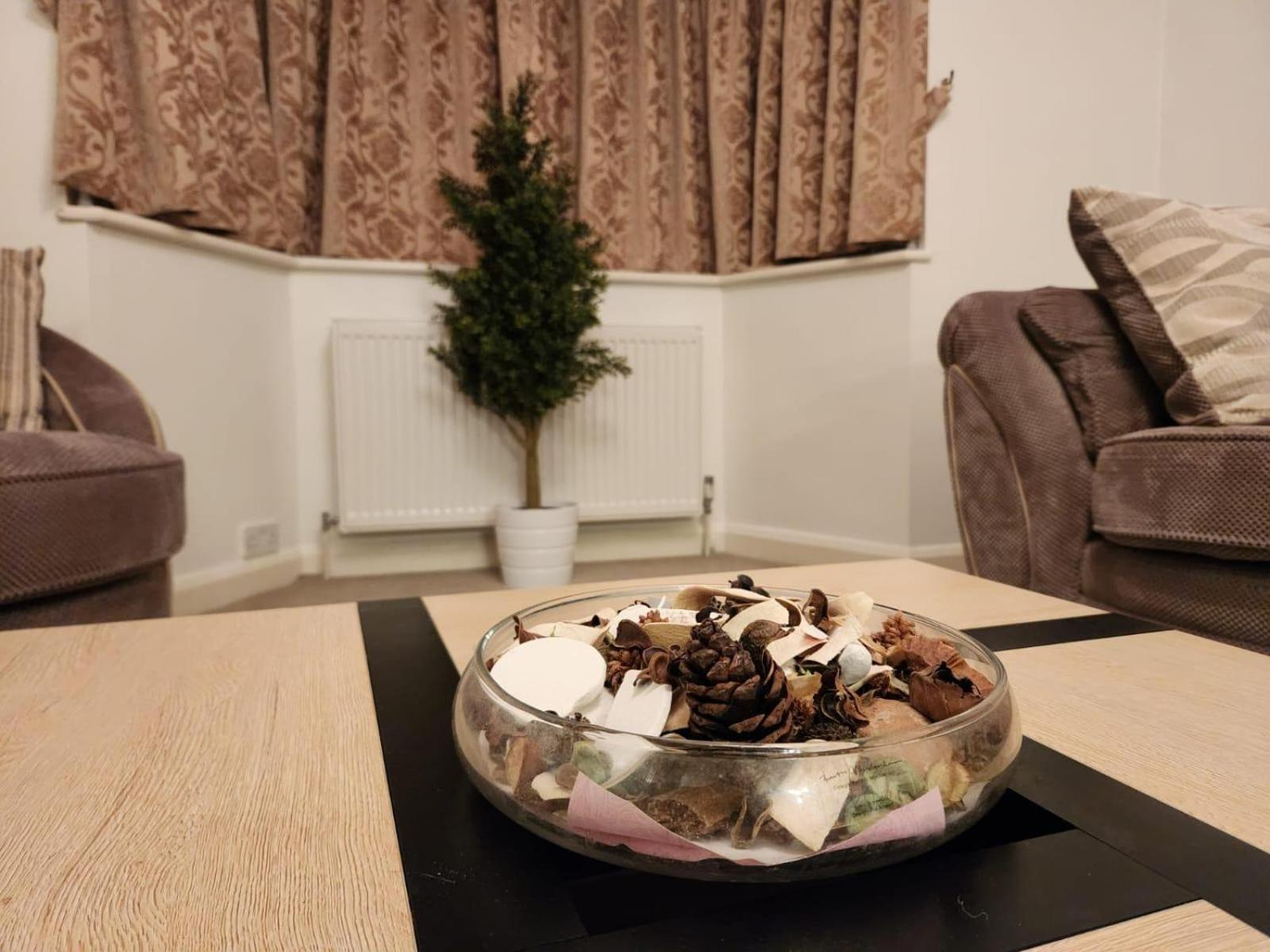 D Elmdon Homestay Shared 4 Bedrooms Бирмингем Экстерьер фото