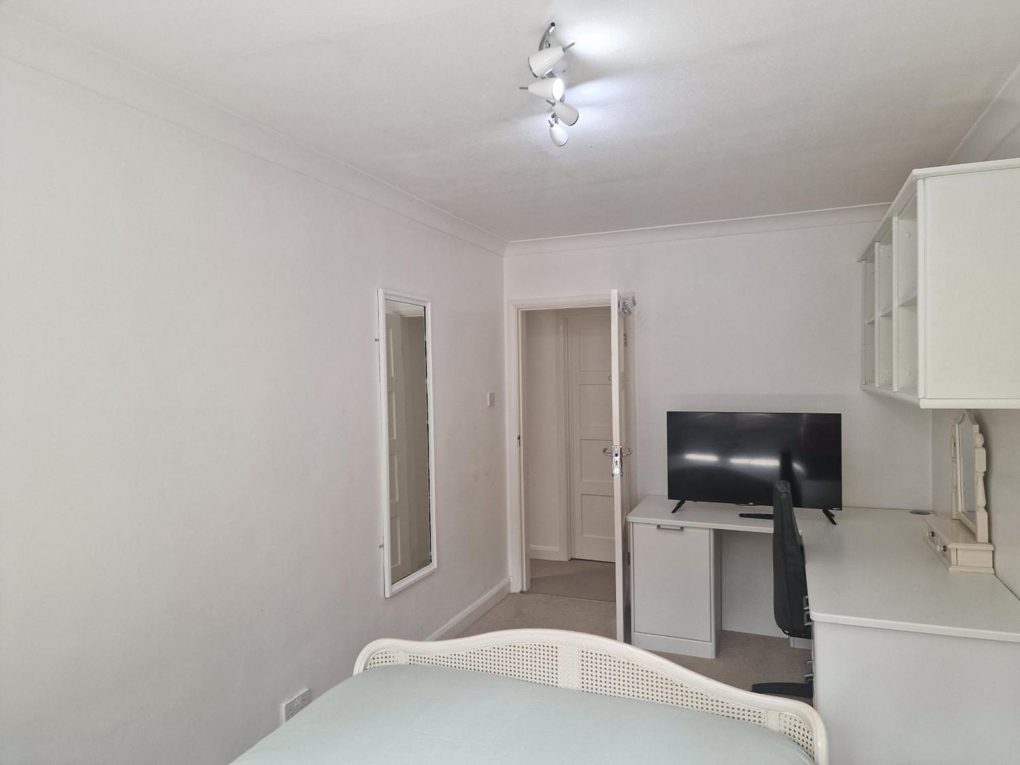 D Elmdon Homestay Shared 4 Bedrooms Бирмингем Экстерьер фото