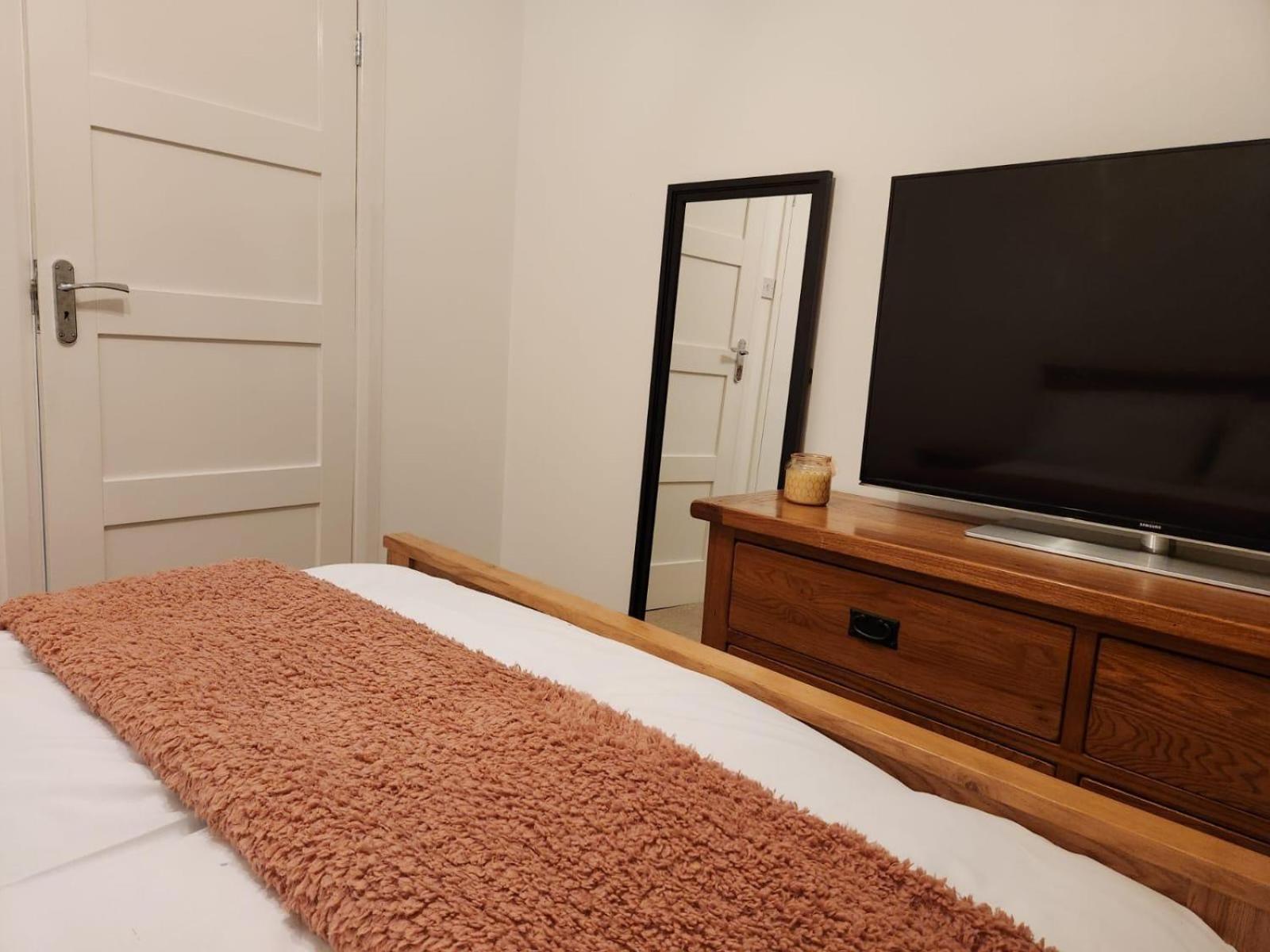 D Elmdon Homestay Shared 4 Bedrooms Бирмингем Экстерьер фото