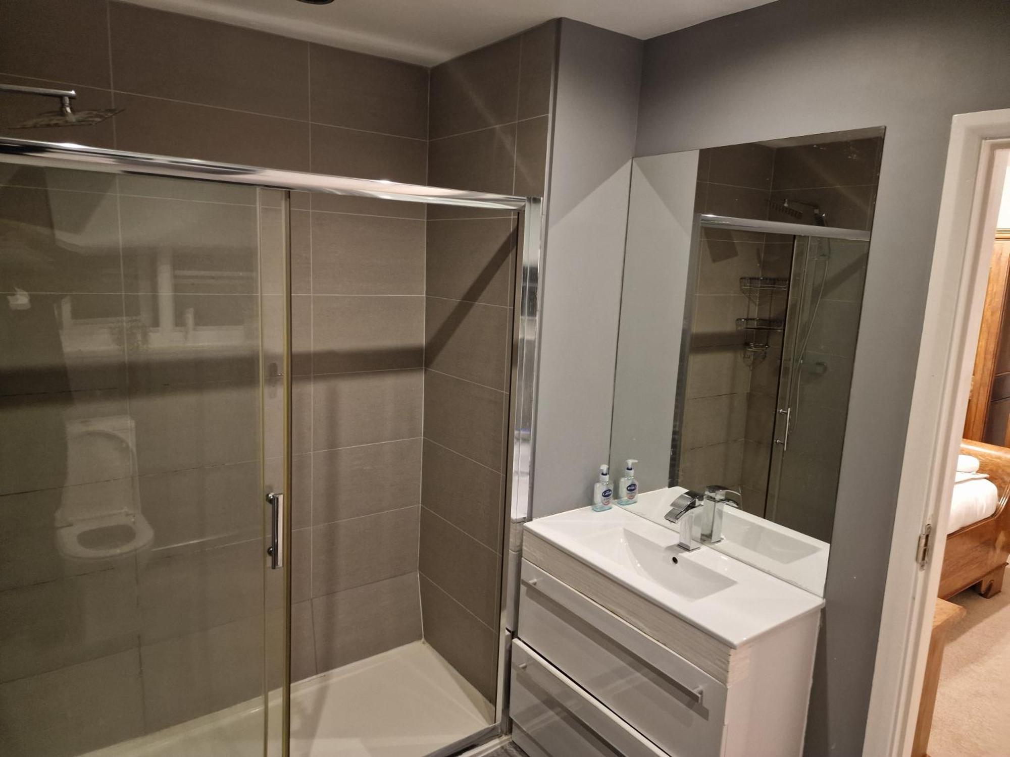 D Elmdon Homestay Shared 4 Bedrooms Бирмингем Экстерьер фото
