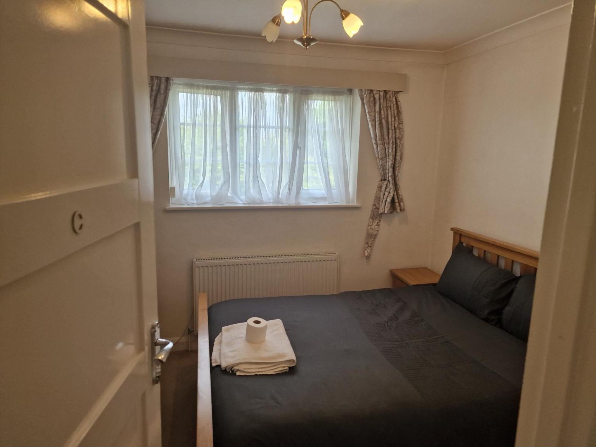 D Elmdon Homestay Shared 4 Bedrooms Бирмингем Экстерьер фото