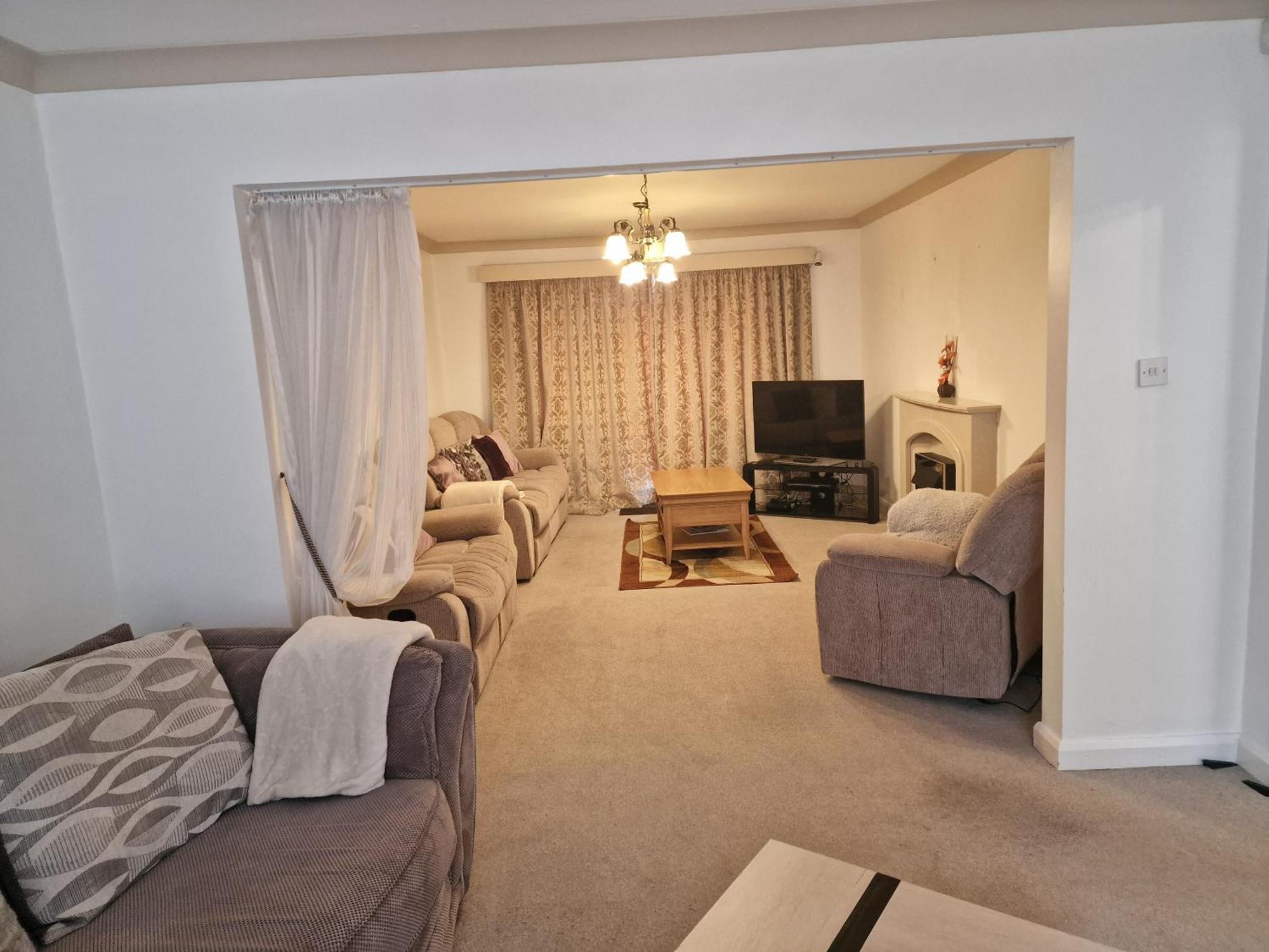 D Elmdon Homestay Shared 4 Bedrooms Бирмингем Экстерьер фото