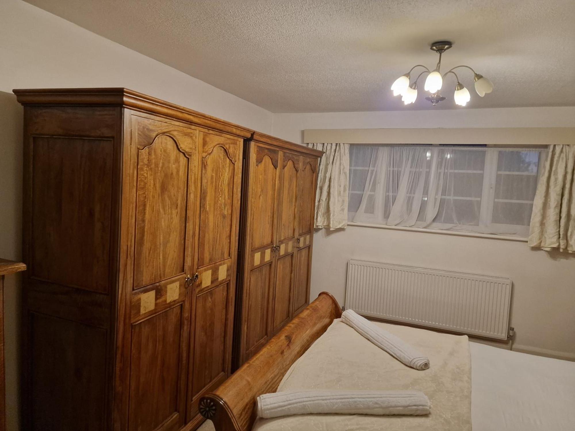 D Elmdon Homestay Shared 4 Bedrooms Бирмингем Экстерьер фото